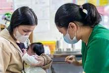 [Video] Tăng cường vận động tiêm vaccine đầy đủ cho trẻ em