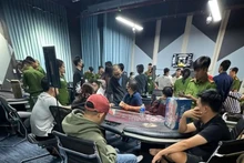 [Video] Bình Dương: Triệt phá tụ điểm đánh bạc núp bóng câu lạc bộ Poker
