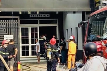 [Video] Cứu sáu người mắc kẹt trong đám cháy khách sạn tại Thành phố Hồ Chí Minh 