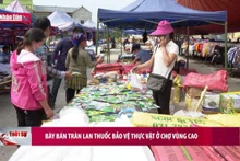 Bày bán tràn lan thuốc bảo vệ thực vật ở chợ vùng cao