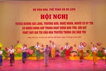 Biểu diễn nghệ thuật chào mừng Ngày Văn hóa các dân tộc Việt Nam.