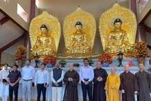 Đoàn tiền trạm Ấn Độ khảo sát tại chùa Thanh Tâm - địa điểm tôn trí xá lợi Phật. 