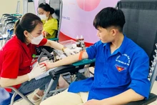 Sinh viên Thủ đô hiến máu tình nguyện tại Ngày hội.