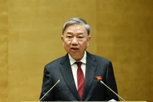 Đại tướng Tô Lâm, Ủy viên Bộ Chính trị, Bộ trưởng Công an trình bày Tờ trình về dự án Luật sửa đổi, bổ sung một số điều của Luật Cảnh vệ. (ẢNH: LINH KHOA)