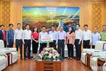 Sáng 19/11, đoàn công tác Báo Nhân Dân do đồng chí Lê Quốc Minh, Ủy viên Trung ương Đảng, Tổng Biên tập Báo Nhân Dân, Phó Trưởng Ban Tuyên giáo Trung ương, Chủ tịch Hội Nhà báo Việt Nam dẫn đầu đã trao tặng tỉnh Lào Cai 68.000 cây xanh nhằm khắc phục hậu quả bão Yagi. 