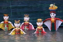 Làng Đào Thục (xã Thụy Lâm, Đông Anh, Hà Nội) vốn nổi tiếng với nghề tạo hình con rối. Từ hằng trăm năm qua, lớp lớp nghệ nhân vẫn cố gắng giữ nghề, như giữ hồn cốt của cha ông, tổ tiên để lại.