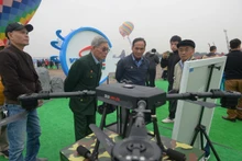 Để đáp ứng nhu cầu của người dân được tiếp tục tham quan Triển lãm Quốc phòng quốc tế Việt Nam 2024, ngày 22/12, Bộ Quốc phòng đã có văn bản chính thức cho biết Triển lãm sẽ kéo dài thời gian phục vụ của một số gian trưng bày đến ngày 23/12 (dự kiến ban đầu triển lãm kết thúc vào ngày 22/12).