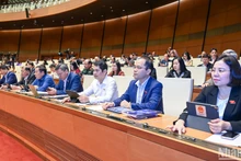 Sáng nay (27/11), với 100% (449/449) đại biểu Quốc hội có mặt biểu quyết tán thành, Quốc hội đã thông qua Luật Phòng không nhân dân.