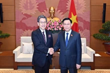 Chủ tịch Quốc hội Vương Đình Huệ và Chủ tịch Hội đồng Quản trị Ngân hàng hợp tác quốc tế Nhật Bản Tadashi Maeda tại buổi tiếp. (Ảnh Duy Linh)