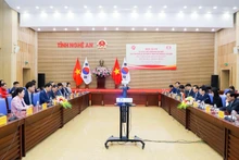 Toàn cảnh buổi hội đàm giữa lãnh đạo tỉnh Nghệ An và thành phố Gwangju (Hàn Quốc).