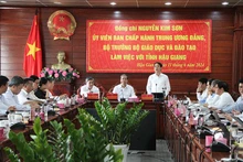 Quang cảnh buổi làm việc.