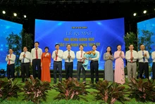 Ra mắt các thành viên Hội đồng Khoa học các cơ quan đảng Tỉnh ủy Hậu Giang.