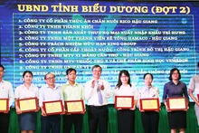 Lãnh đạo tỉnh hậu Giang biểu dương người nộp thuế năm 2023.