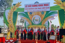Nghi thức khai mạc triển lãm Con đường lúa gạo Việt Nam.