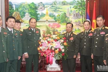 Đoàn công tác của Bộ Quốc phòng Việt Nam chúc mừng 75 năm Ngày thành lập Quân đội nhân dân Lào. (Ảnh: Hải Tiến)