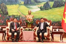 Tổng Bí thư, Chủ tịch nước Lào Thongloun Sisoulith tiếp đồng chí Nguyễn Xuân Thắng. Ảnh: Hải Tiến