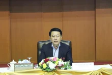 Phó Thủ tướng, Bộ trưởng Ngoại giao Lào Saleumxay Kommasith chủ trì cuộc họp về công tác chuẩn bị tổ chức Hội nghị. Ảnh: Báo Pasaxon