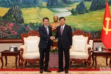 Tổng Bí thư, Chủ tịch nước Lào Thongloun Sisoulith tiếp Bộ trưởng Công an Lương Tam Quang. (Ảnh: Trịnh Dũng)
