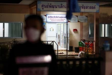 Cảnh sát bảo vệ hiện trường vụ nổ súng tại Thái Lan, ngày 6/10/2022. (Ảnh: Reuters)