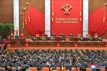 Nhà lãnh đạo Kim Jong-un đã chủ trì Hội nghị toàn thể mở rộng lần thứ 6 Ban Chấp hành Trung ương khóa VIII đảng Lao động Triều Tiên. (Ảnh: Yonhap/TTXVN)