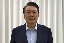 Tổng thống Hàn Quốc bị luận tội Yoon Suk Yeol trong bài phát biểu với công chúng được phát qua video từ tư dinh ở Seoul, ngày 15/1/2025. (Ảnh: TTXVN)