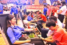Hội viên Hội Phụ nữ Tuyên Quang tích cực tham gia phong trào hiến máu nhân đạo.