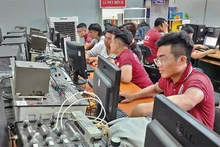 Một lớp đào tạo nghề điện tử chuyên sâu tại Trường cao đẳng Kỹ thuật II, thành phố Thủ Đức, Thành phố Hồ Chí Minh.