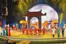 Một tiết mục trong chương trình nghệ thuật “Đờn ca tài tử Nam Bộ-Di sản tỏa sáng” do Thành phố Hồ Chí Minh tổ chức.