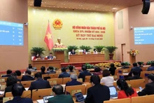 Hà Nội đề xuất ban hành các loại phí và lệ phí đối với phương tiện giao thông có phát thải lưu thông trong vùng phát thải thấp.