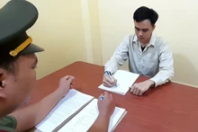 Cơ quan An ninh điều tra (Công an Thành phố Hồ Chí Minh) lấy lời khai đối tượng Trần Khắc Ðức.