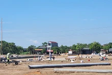 Chủ đầu tư dự án đô thị mới Tây Nam thành phố Việt Trì đang khẩn trương hoàn thiện hạ tầng giai đoạn 1 của khu đô thị.