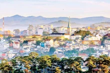 Phố núi Ðà Lạt đẹp với khí hậu có đủ bốn mùa trong một ngày là lợi thế thu hút du khách trong nước và quốc tế.