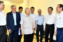 Tổng Bí thư Nguyễn Phú Trọng và các đồng chí lãnh đạo Đảng, Nhà nước dự Hội nghị sơ kết 01 năm hoạt động của Ban Chỉ đạo phòng, chống tham nhũng, tiêu cực cấp tỉnh. Ảnh: ĐĂNG KHOA