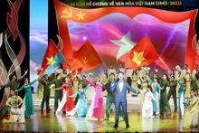 Tiết mục biểu diễn trong Chương trình nghệ thuật đặc biệt “Ðề cương về Văn hóa Việt Nam-Những dấu ấn lịch sử”. (Ảnh TRẦN HUẤN)
