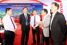 Đồng chí Nguyễn Đức Thanh (người đứng thứ hai bên trái) và lãnh đạo tỉnh Ninh Thuận dự Lễ ra quân triển khai thi công Dự án cải tạo nâng cấp đoạn Nha Trang-Sài Gòn tuyến đường sắt Hà Nội-Thành phố Hồ Chí Minh tổ chức tại Ga Tháp Chàm, Ninh Thuận năm 2023.