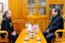 Thủ tướng Phạm Minh Chính thăm hỏi tình hình đời sống thân nhân của Tổng Bí thư Nguyễn Phú Trọng. (Ảnh Trung Thành)