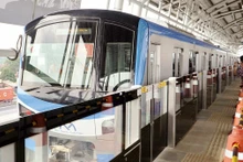 Tuyến metro số 1 Bến Thành-Suối Tiên chạy thử nghiệm đoạn trên cao, chuẩn bị đưa vào khai thác vận hành vào đầu năm 2024. (Ảnh THẾ ANH)