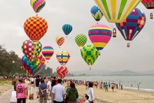 Khinh khí cầu trên bãi biển Phan Thiết tháng 3/2023. (Ảnh C.T)