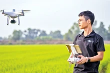 Nguyễn Văn Thiên Vũ với khát vọng ứng dụng công nghệ máy bay không người lái vào nông nghiệp.