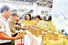 Sản phẩm trà hoa vàng của huyện Ba Chẽ (Quảng Ninh) được giới thiệu trên sàn thương mại điện tử và các trung tâm thương mại.