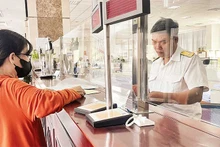 Người nộp thuế làm thủ tục kê khai thuế tại Cục Thuế Thành phố Hồ Chí Minh.