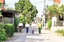 Nhiều tuyến đường giao thông ở huyện Mỹ Đức được người dân hiến đất, góp công tiến hành cải tạo, nâng cấp khang trang, sạch đẹp. (Ảnh THU AN)
