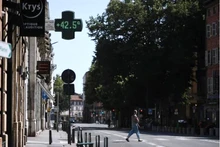 Nhiệt kế ngoài trời chỉ mức nhiệt 42,5°C tại Toulouse, miền nam nước Pháp, ngày 17/7/2022. (Ảnh: AFP/TTXVN)