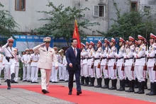 Chủ tịch nước thăm, kiểm tra công tác sẵn sàng chiến đấu, chúc Tết tại Bộ Tư lệnh Cảnh vệ và Bộ Tư lệnh Cảnh sát cơ động