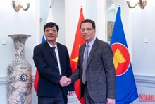 Đại sứ Đặng Minh Khôi (phải) và Thượng tướng Ngô Minh Tiến. (Ảnh: Thanh Thể) 