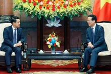 Chủ tịch nước Võ Văn Thưởng tiếp Phó Thủ tướng, Bộ trưởng Ngoại giao Lào Saleumxay Kommasith. (Ảnh: Thống Nhất/TTXVN)