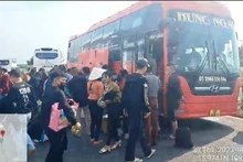 Cục Cảnh sát giao thông đã kiểm tra, phát hiện xe ô-tô khách chở vượt quá 30 người so quy định.