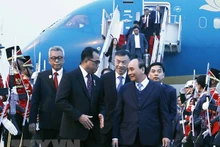 Lễ đón Chủ tịch nước Nguyễn Xuân Phúc tại sân bay quốc tế Soekarno-Hatta, Jakarta, Indonesia. (Ảnh: Thống Nhất/TTXVN) 