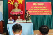 Lãnh đạo Ủy ban nhân dân tỉnh Đồng Nai trả lời ý kiến của người dân xã Vĩnh Thanh, huyện Nhơn Trạch.