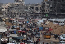 Người dân Palestine sơ tán tránh xung đột tại Khan Younis, Dải Gaza, ngày 2/7 vừa qua. (Ảnh: THX/TTXVN)